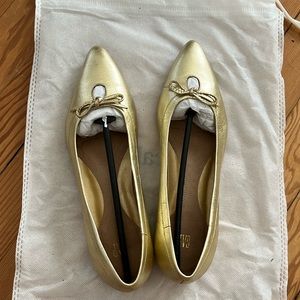 NWOB Vintage Gap gold flat shoes Sz.7